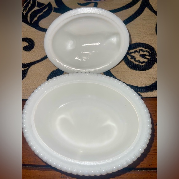 Vintage White Milk Glass Chicken Dish - Highly Collectable - Picture 2 of 6